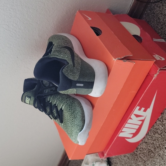 Nike Lunarlon shoes - Picture 2 of 3